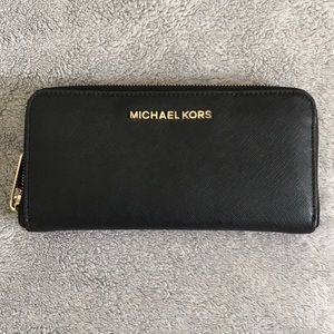 Black Michael Kors wallet